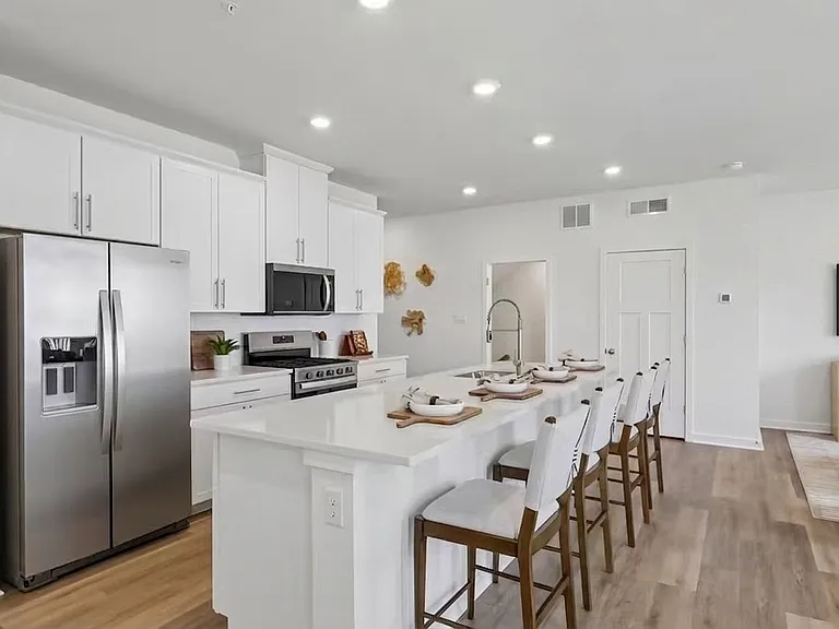 1002 Madisyn Ln — Photo 4