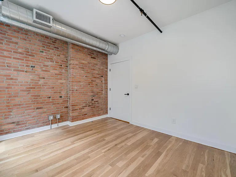 303 1st St #6 — Photo 15
