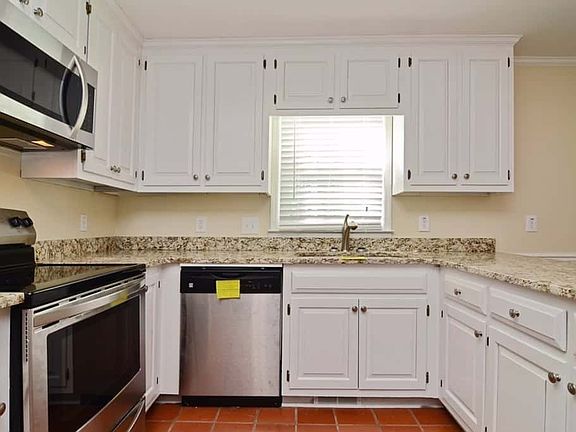 5th image of 1046 Park Manor Ter
