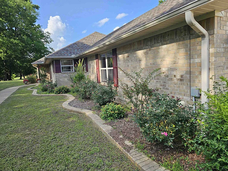 1316 County Road 236 E — Photo 2