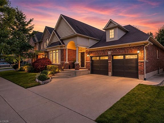 2nd image of 213 Edgewater Cres