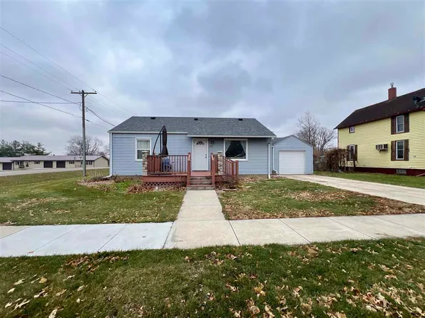 233 N Highland St, North English, IA 52316