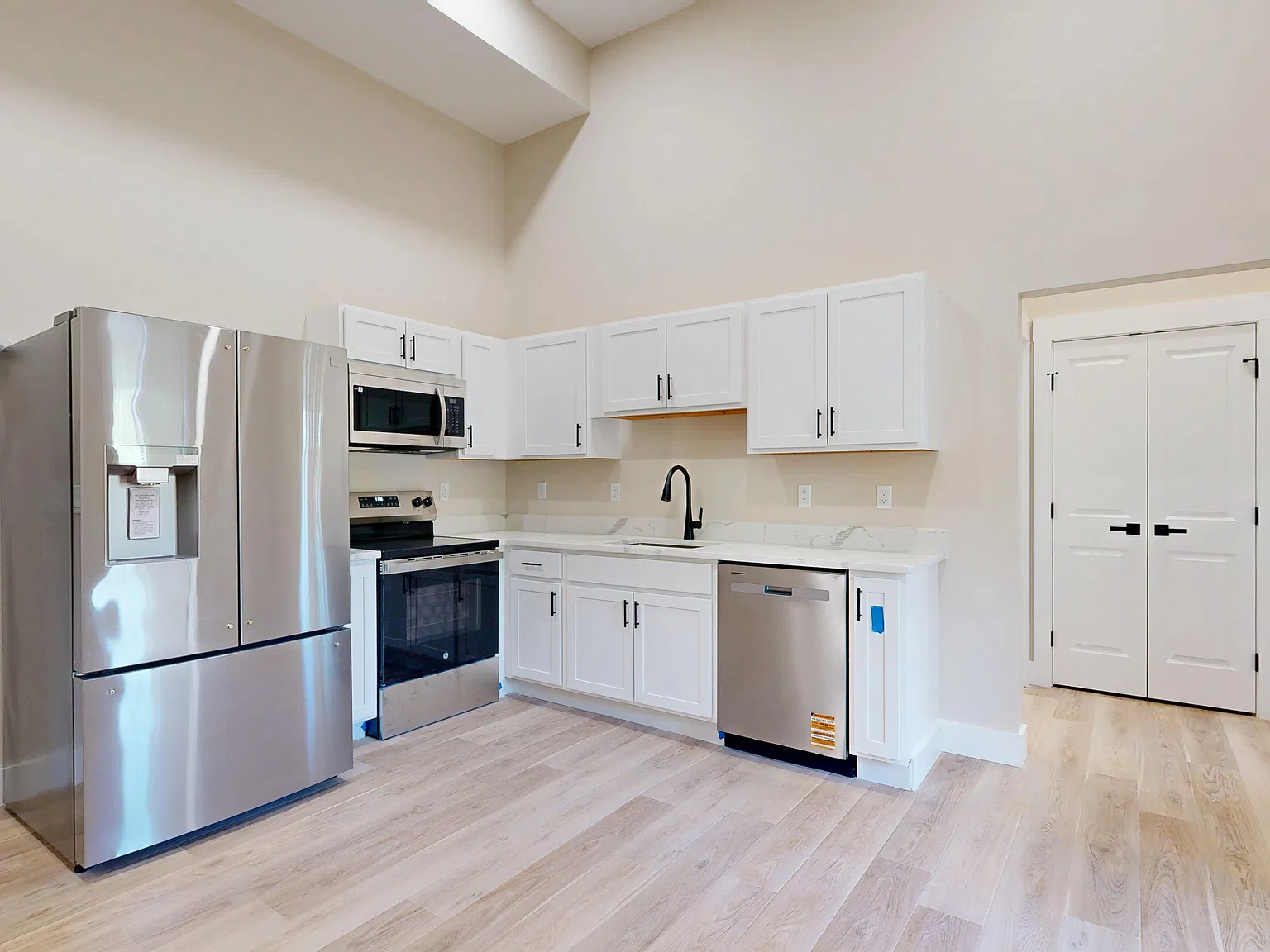 3 bed, 1200 sqft, $2,200 — Photo 3