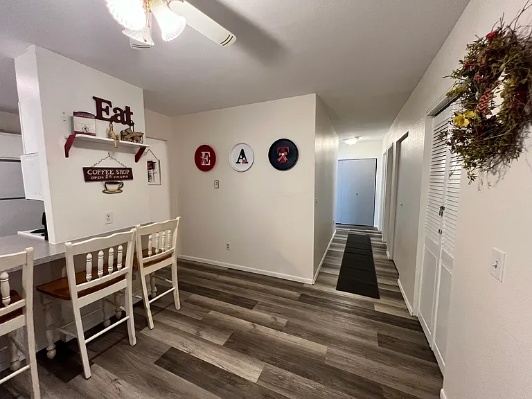 211 E 3rd St #3 — Photo 7