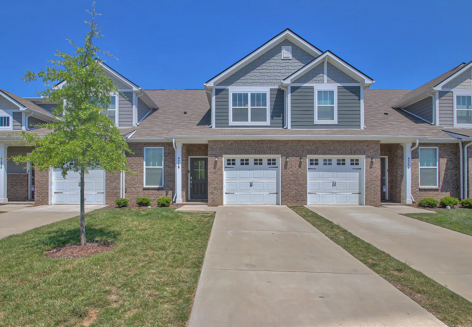3 bed, 2.5 bath, 1906 sqft, $2,300 — Photo 1