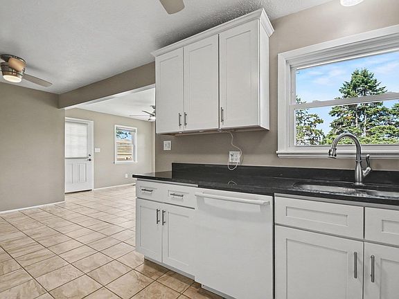 4th image of 20075 Roosevelt Rd