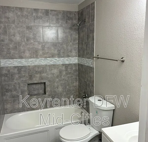 2735 Purington Ave #202 — Photo 11