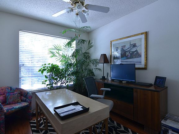 4th image of 2032 Fox Glen Dr
