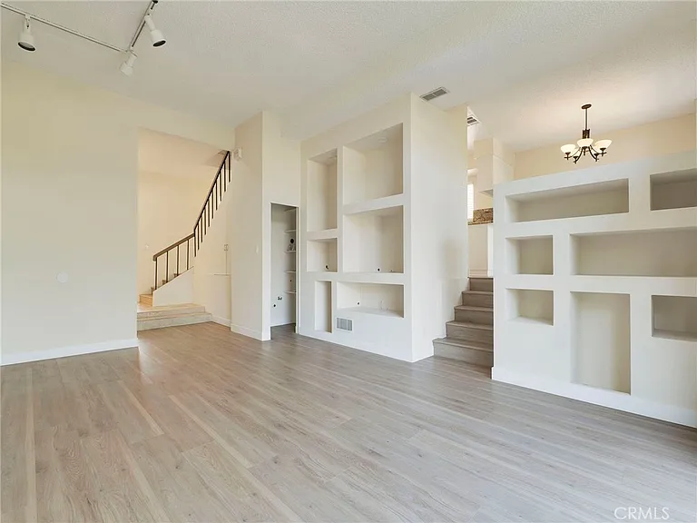 5214 Calatrana Dr — Photo 6