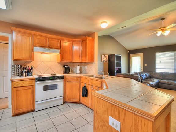 5th image of 26624 Parkwood Dr