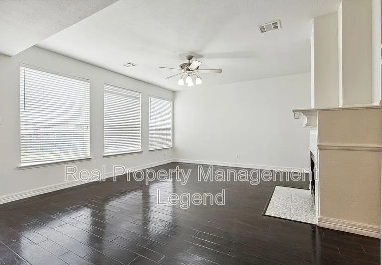 5012 Boxwood Ln — Photo 5
