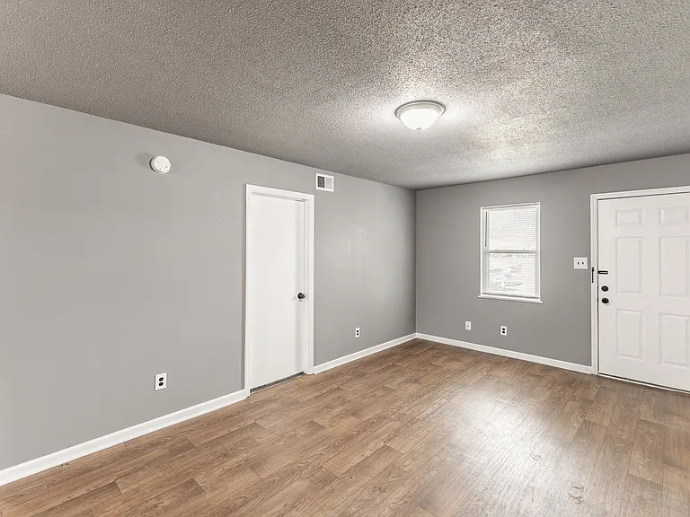 Greenbrier Apartments — Photo 3