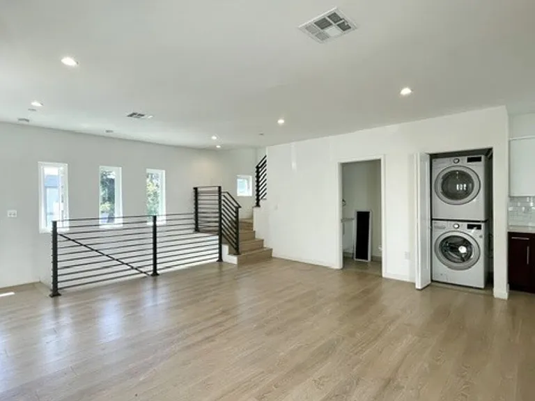 5230 Satsuma Ave — Photo 7