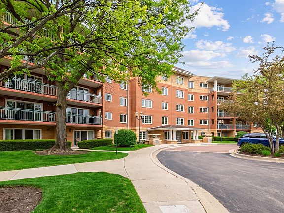 3rd image of 710 Creekside Dr #302