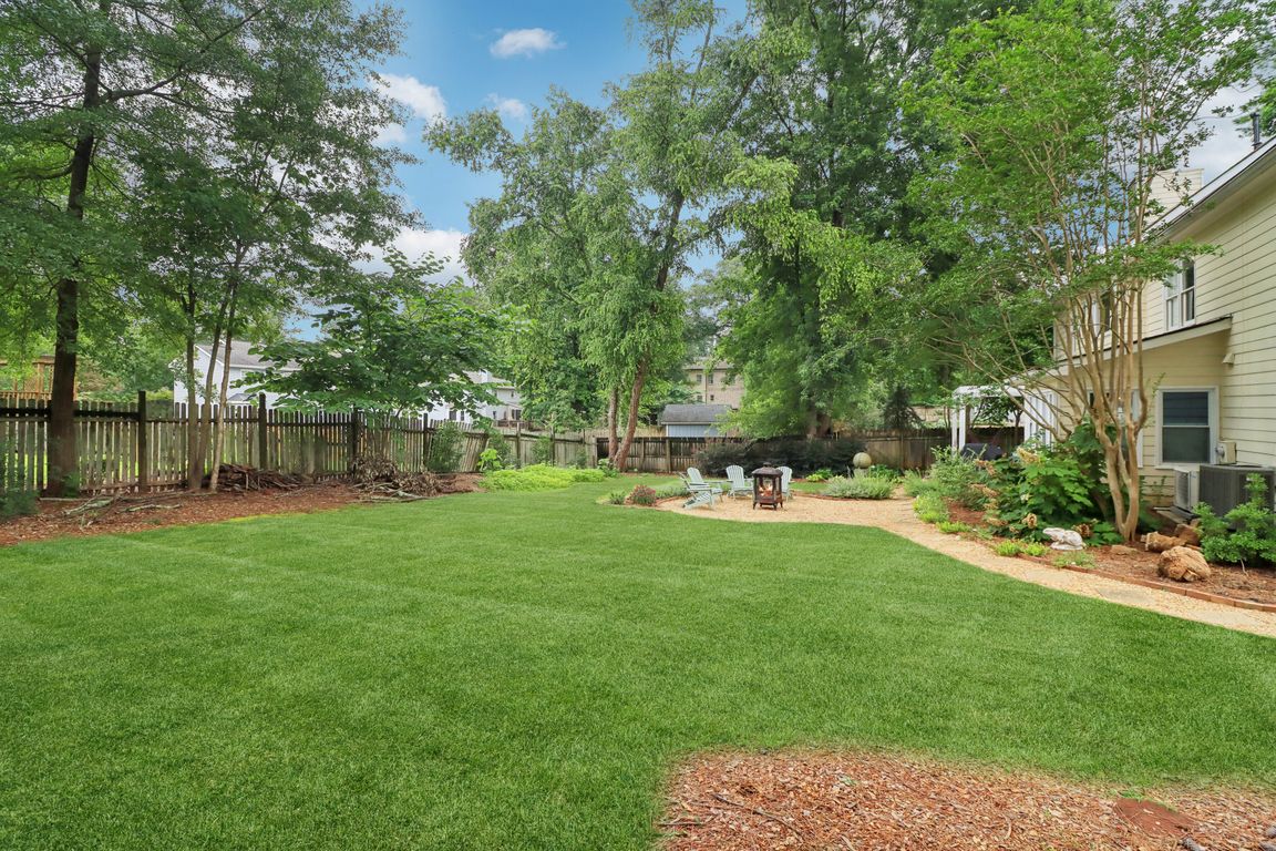 Village Dr-1406-064.jpg