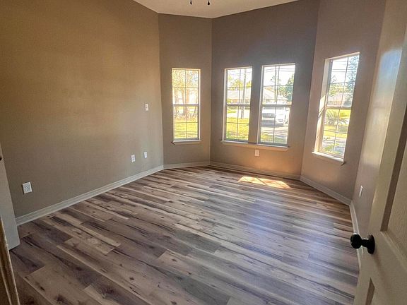 5th image of 2621 Beach View Dr