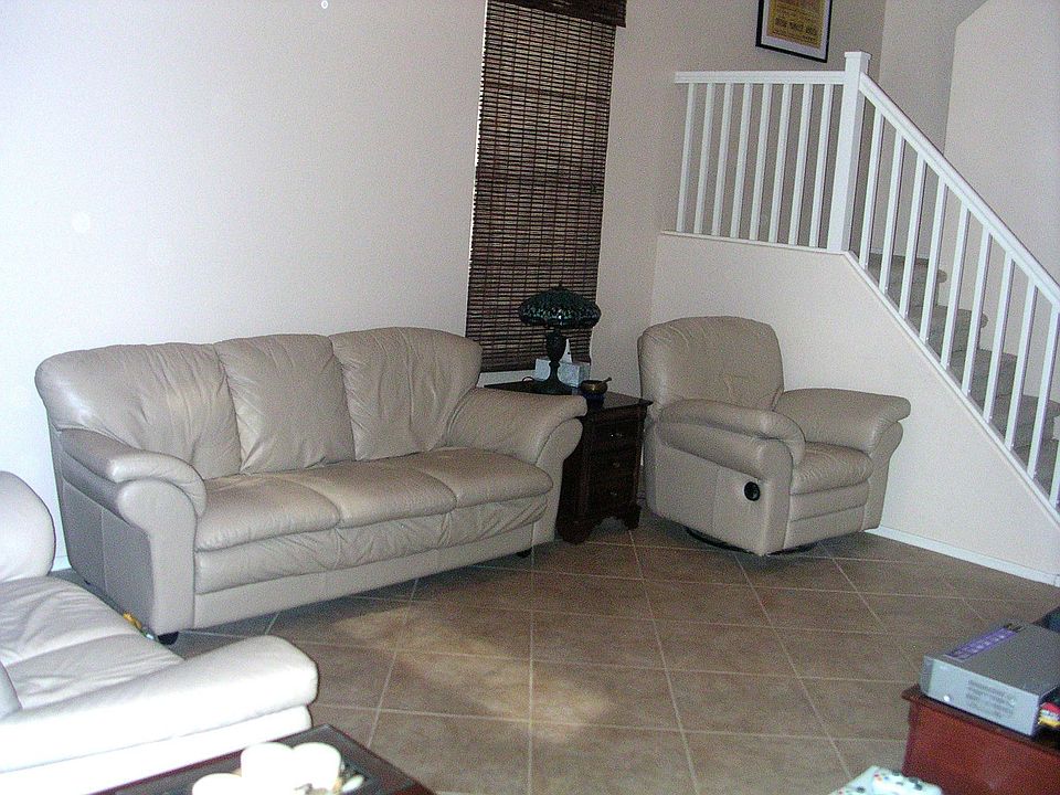 2nd image of 109 E Windsong Dr
