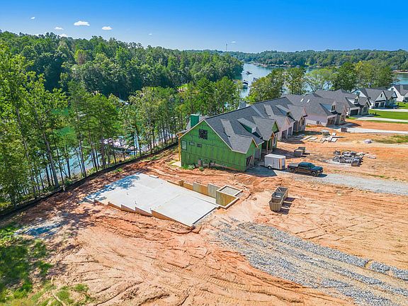 3rd image of 521 Rosedale Way