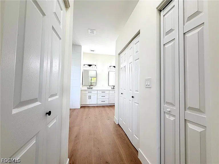 11001 Sea Tropic Ln — Photo 16