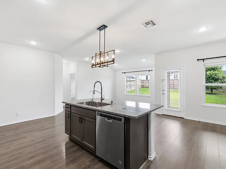 1810 Aslynn Cir — Photo 12
