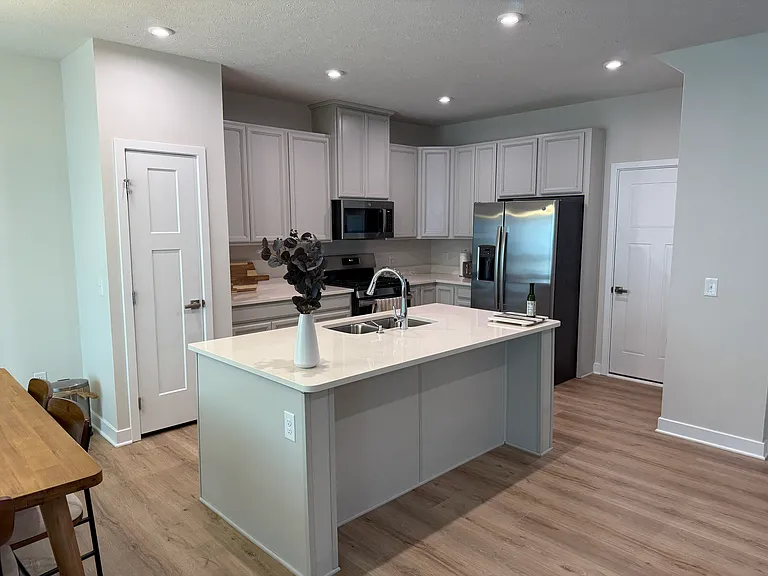 1536 Spruce Hill Dr — Photo 4