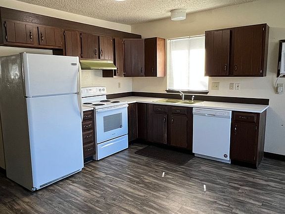 5th image of 933 N Baker Ave #8