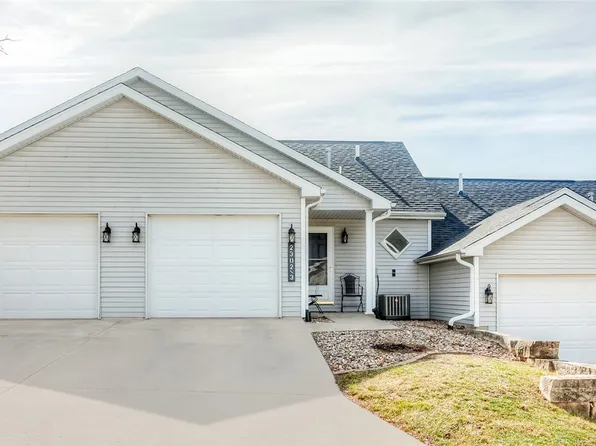 2302 Bos Landen Dr APT 3, Pella, IA 50219
