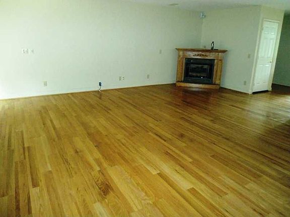 2nd image of 137 Holly Ct