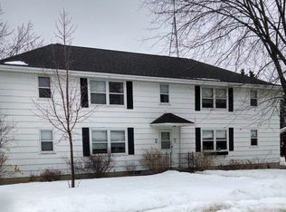38 E Lincoln Ave, Hartford, WI 53027