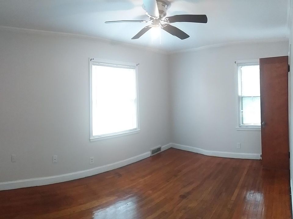 1st image of 1009 W Friendly Ave #30