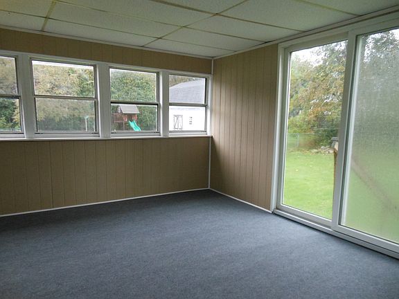 4th image of 110 Willow Wood