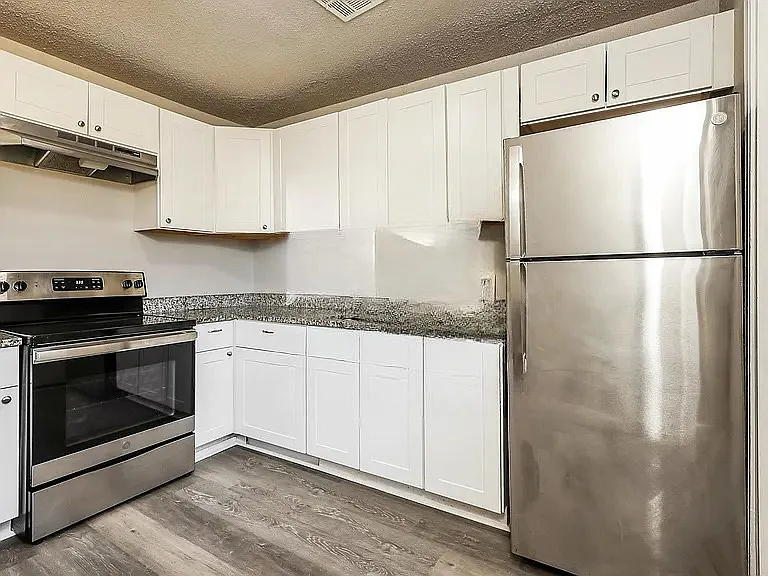 717 NW 86th St — Photo 3