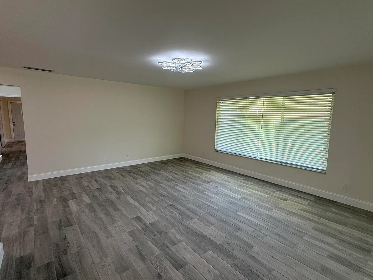 Building Photo - 255 South Blvd #D