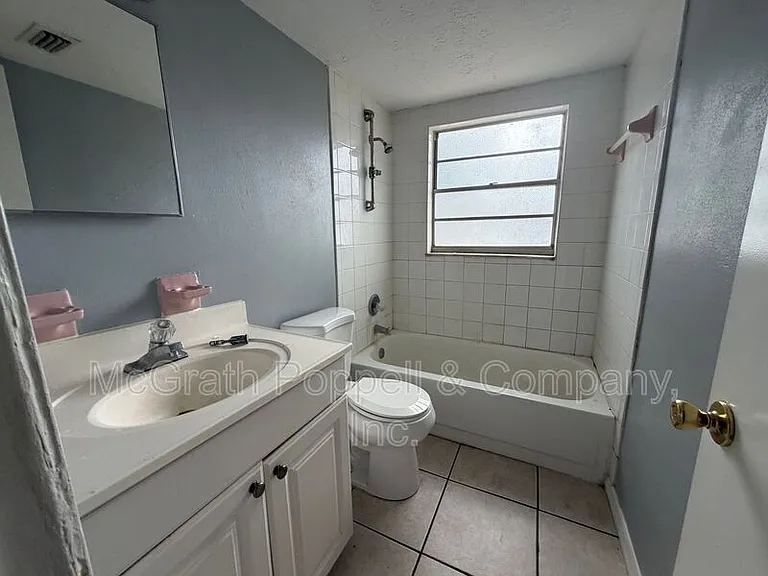 3826 Lakeshore Dr #B — Photo 10