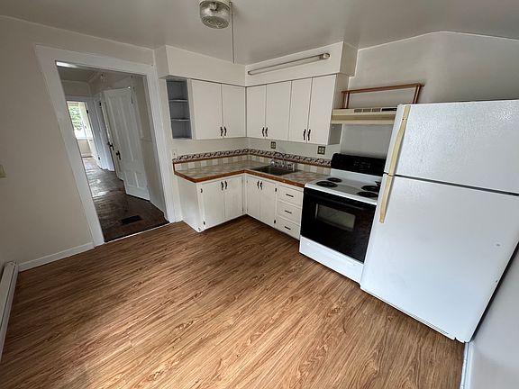 4th image of 72 Military St #6