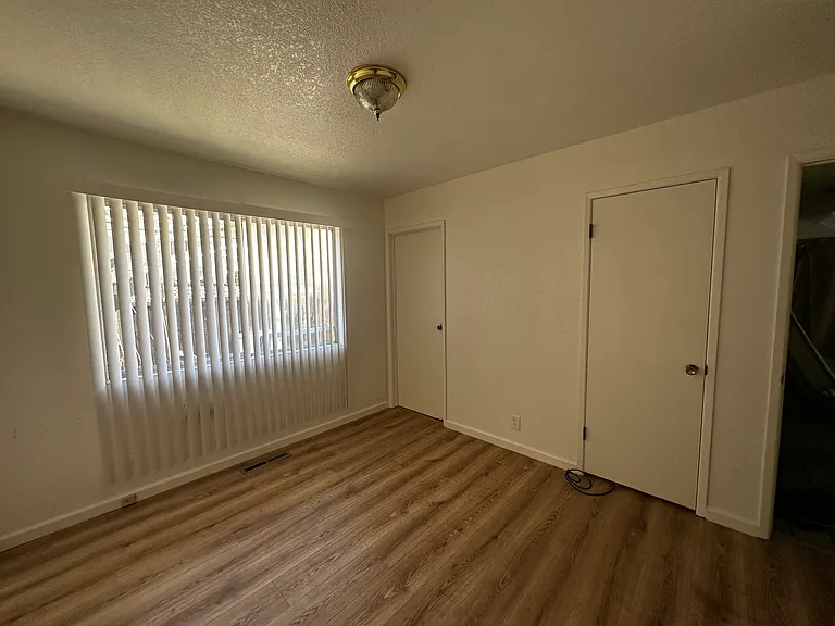 4890 Hamilton Ave — Photo 4