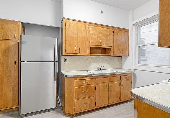 5th image of 32-28 46th St #1