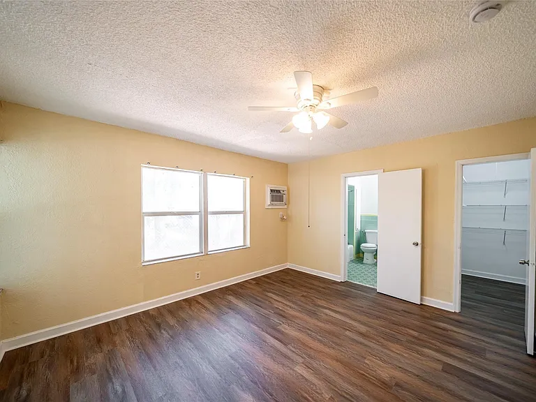 115 NE 4th St #3 — Photo 20