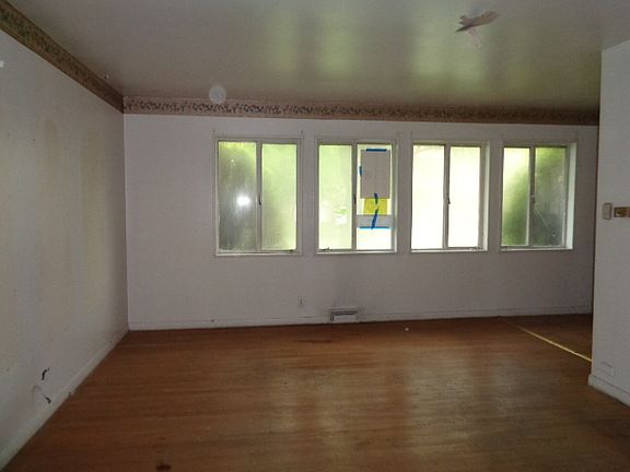 3rd image of 15215 Woodlawn Ave