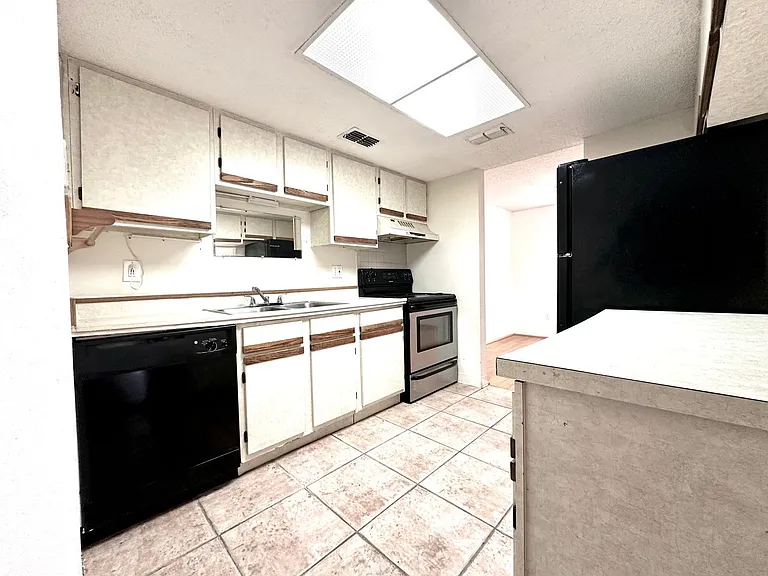 135 Hunter Lake Dr #F — Photo 6