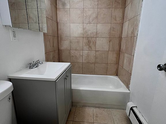 4th image of 538 W 50th St APT 1C