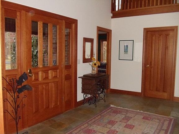 4th image of 45 Saddleridge Dr