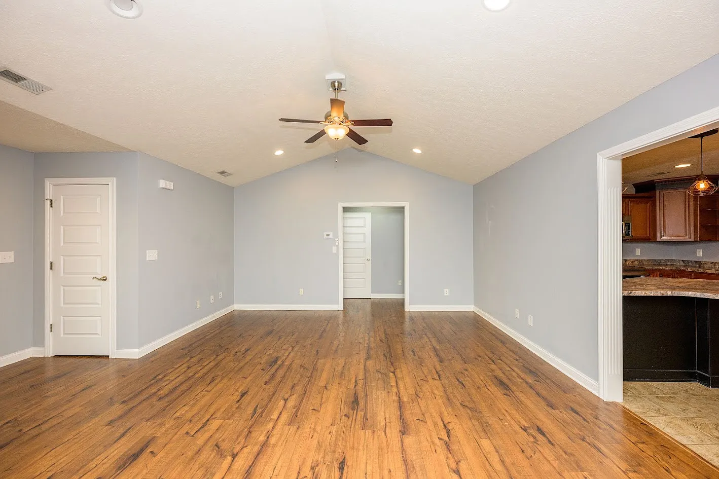 3 bed, 1450 sqft, $2,300 — Photo 3