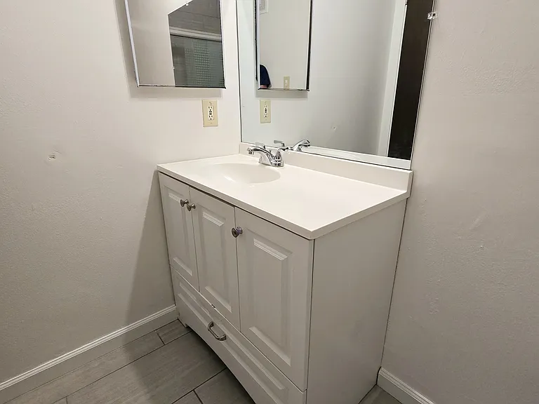 121 Piccadilly Pl #C — Photo 11