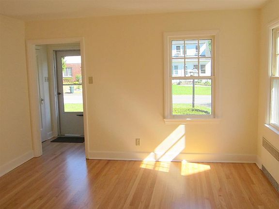 2nd image of 4 Marlborough Ct