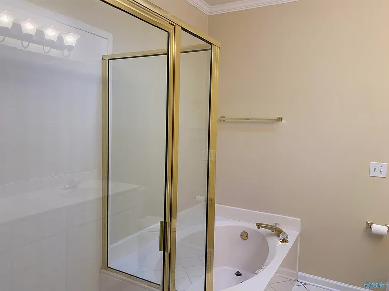 153 Canterbury Dr — Photo 9