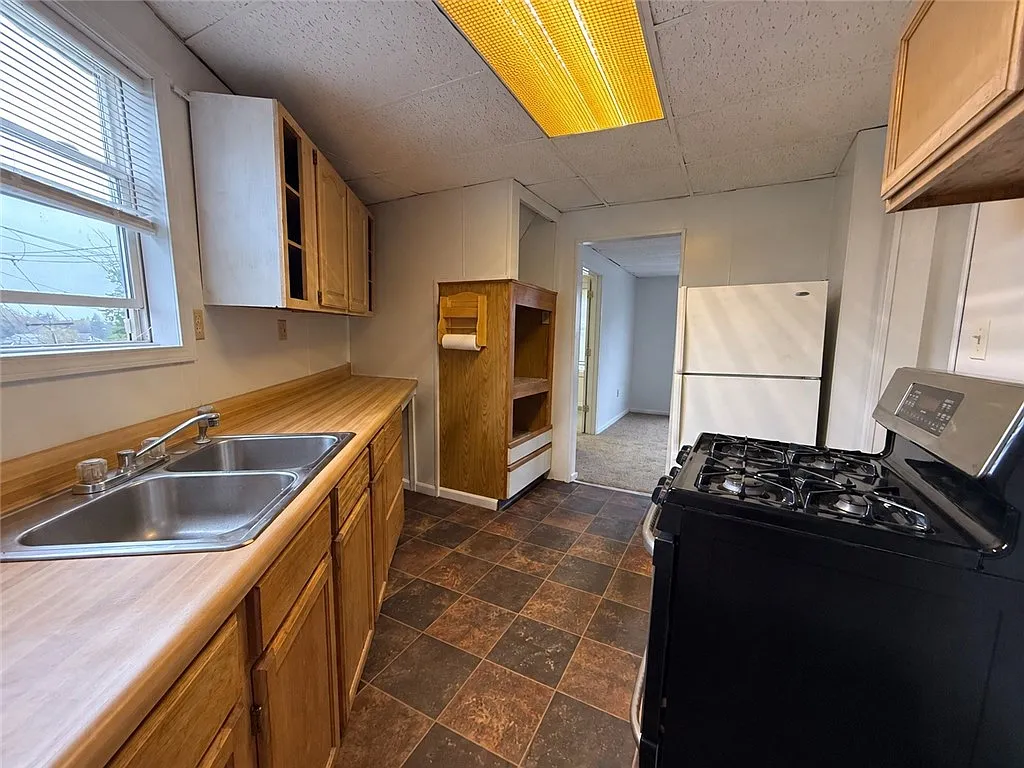 2 bed, 1.0 bath, 768 sqft, $1,100 — Photo 3