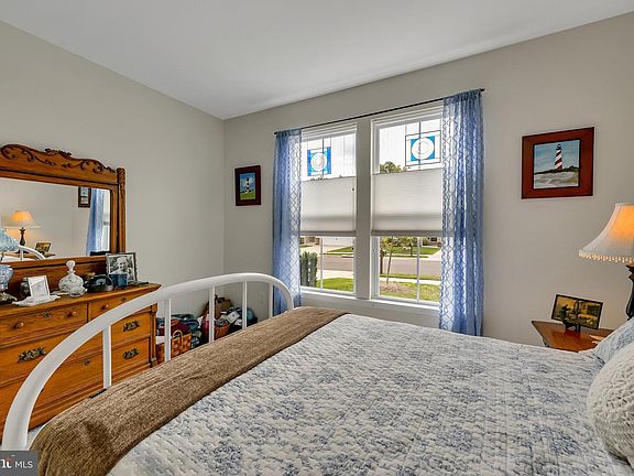 5th image of 131 Amberfield Ct