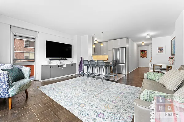 Sold by LoHo Realty | media 3
