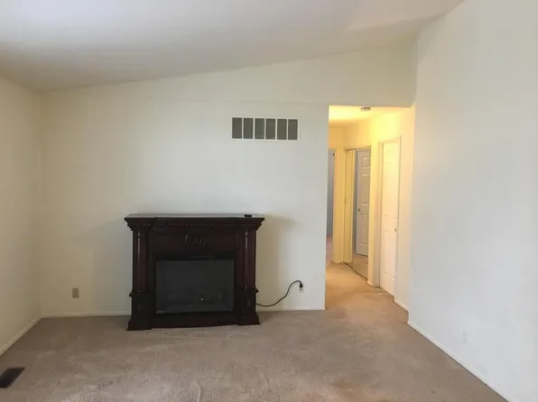 10427 Briarbend Dr APT 8, Saint Louis, MO 63146